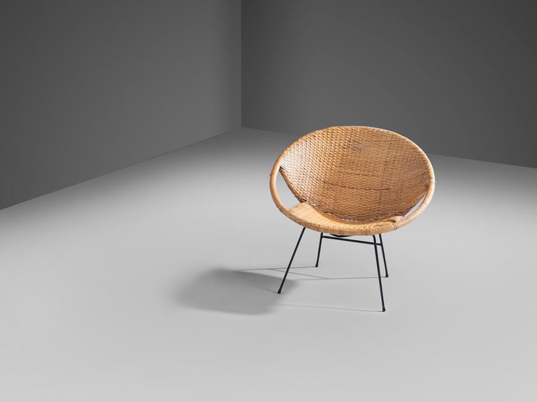 Scandinavian Round Wicker Chair with Metal Base in Rotan