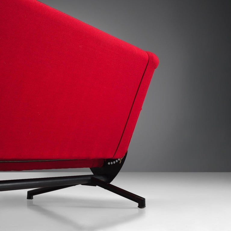 Osvaldo Borsani for Tecno 'D70' Sofa in Red Upholstery