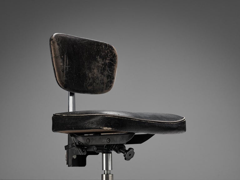 Eero Saarinen for Knoll Desk Chair in Black Leather and Metal