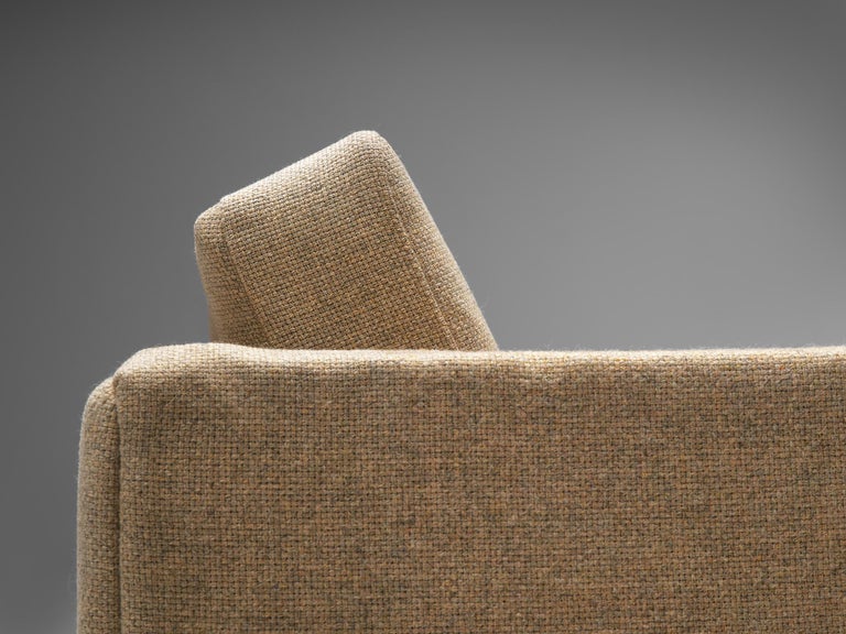 Hans J. Wegner for Getama 'Century 2000' Four-Seat Sofa in Beige Fabric