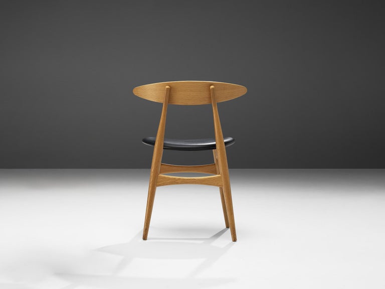 Hans J. Wegner for Carl Hansen & Søn Dining Chair in Oak and Leather