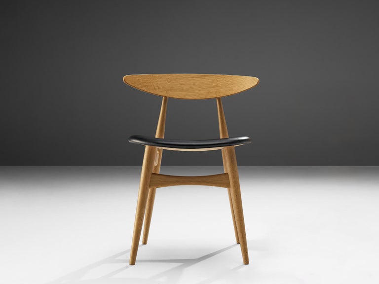 Hans J. Wegner for Carl Hansen & Søn Dining Chair in Oak and Leather