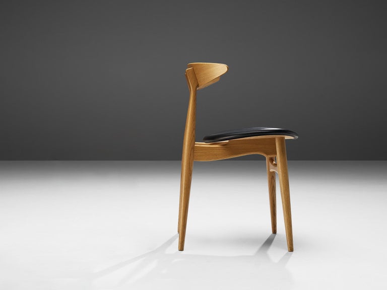 Hans J. Wegner for Carl Hansen & Søn Dining Chair in Oak and Leather