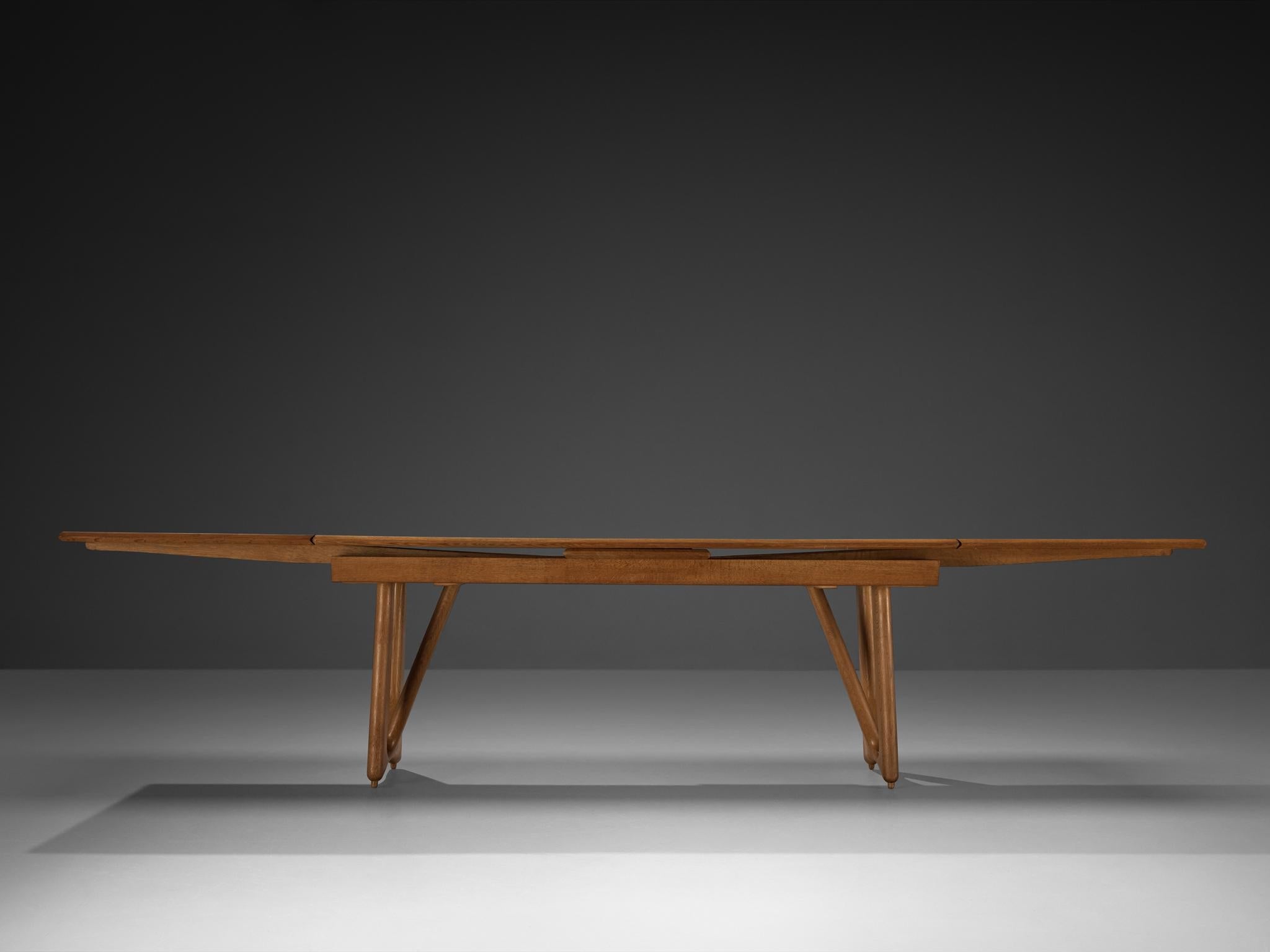 Guillerme & Chambron Extendable 'L'Italienne' Dining Table in Solid Oak