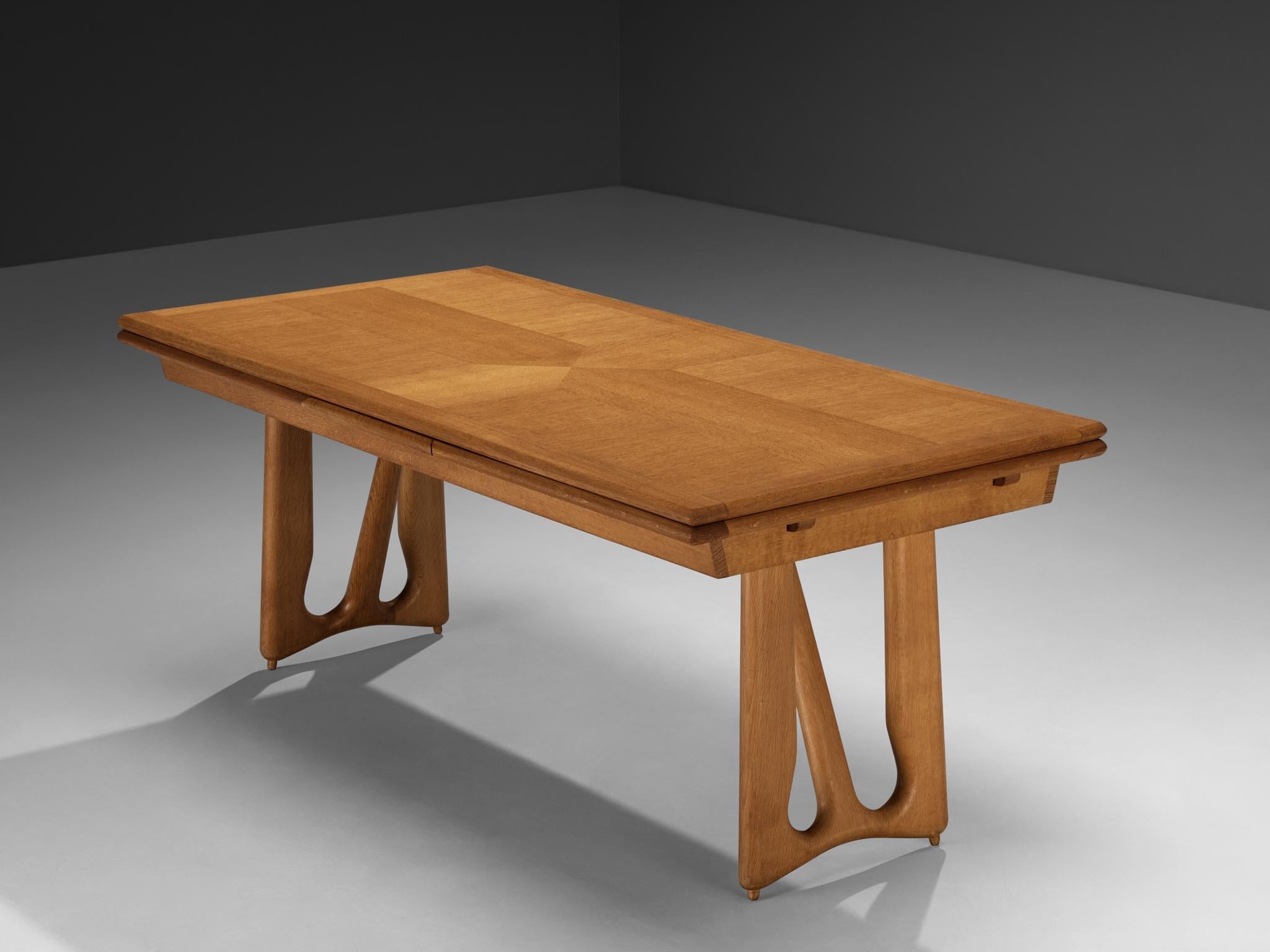 Guillerme & Chambron Extendable 'L'Italienne' Dining Table in Solid Oak