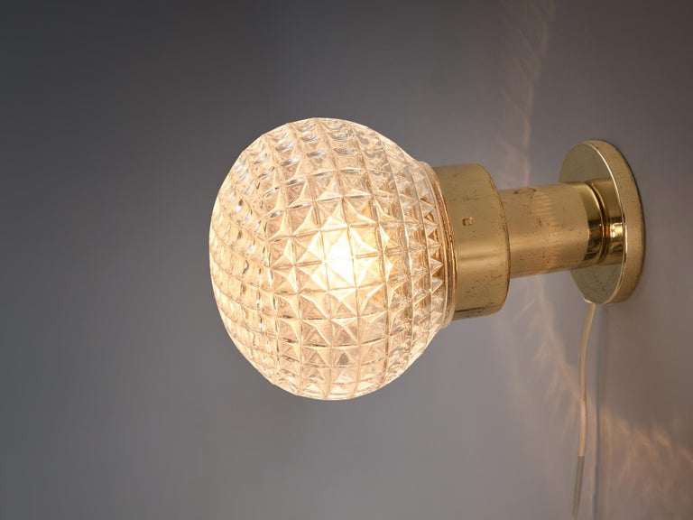 Charming Wall Light in Structured Glass and Brass