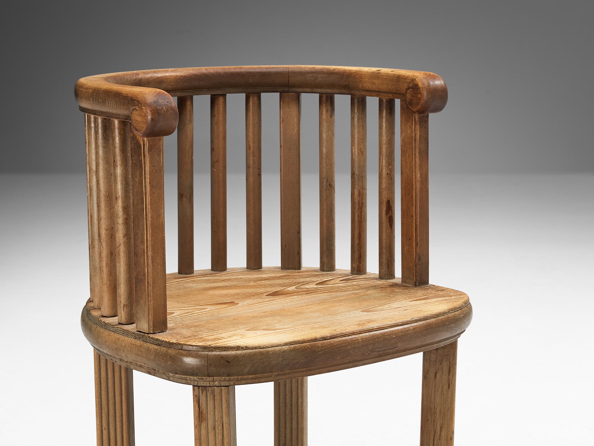 Elegant French Pair of Dining Chairs in Pine