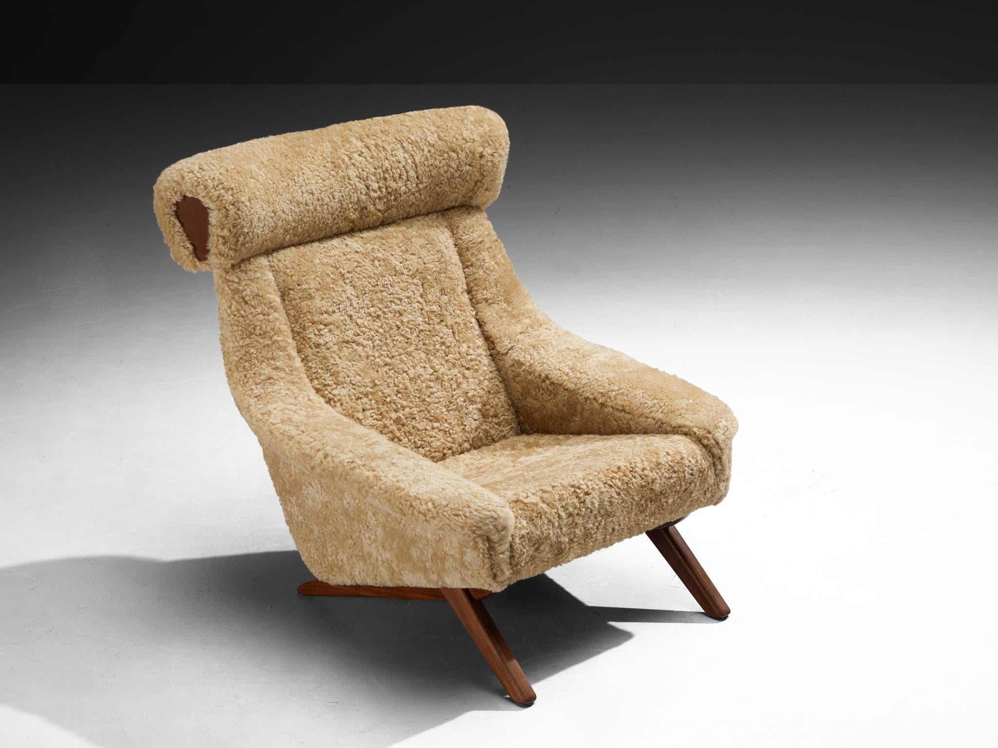 Illum Wikkelsø 'Ox' Easy Chair in Beige Sheepskin and Teak