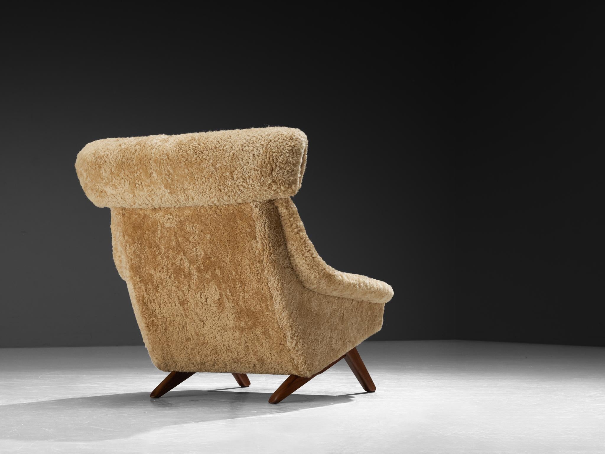 Illum Wikkelsø 'Ox' Easy Chair in Beige Sheepskin and Teak