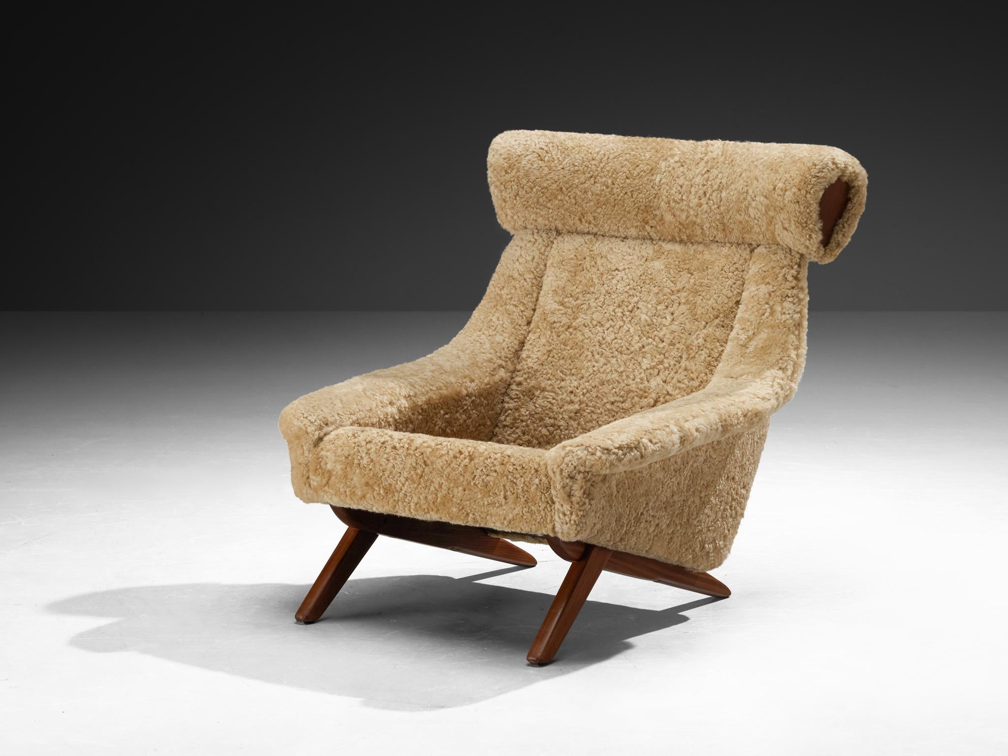 Illum Wikkelsø 'Ox' Easy Chair in Beige Sheepskin and Teak