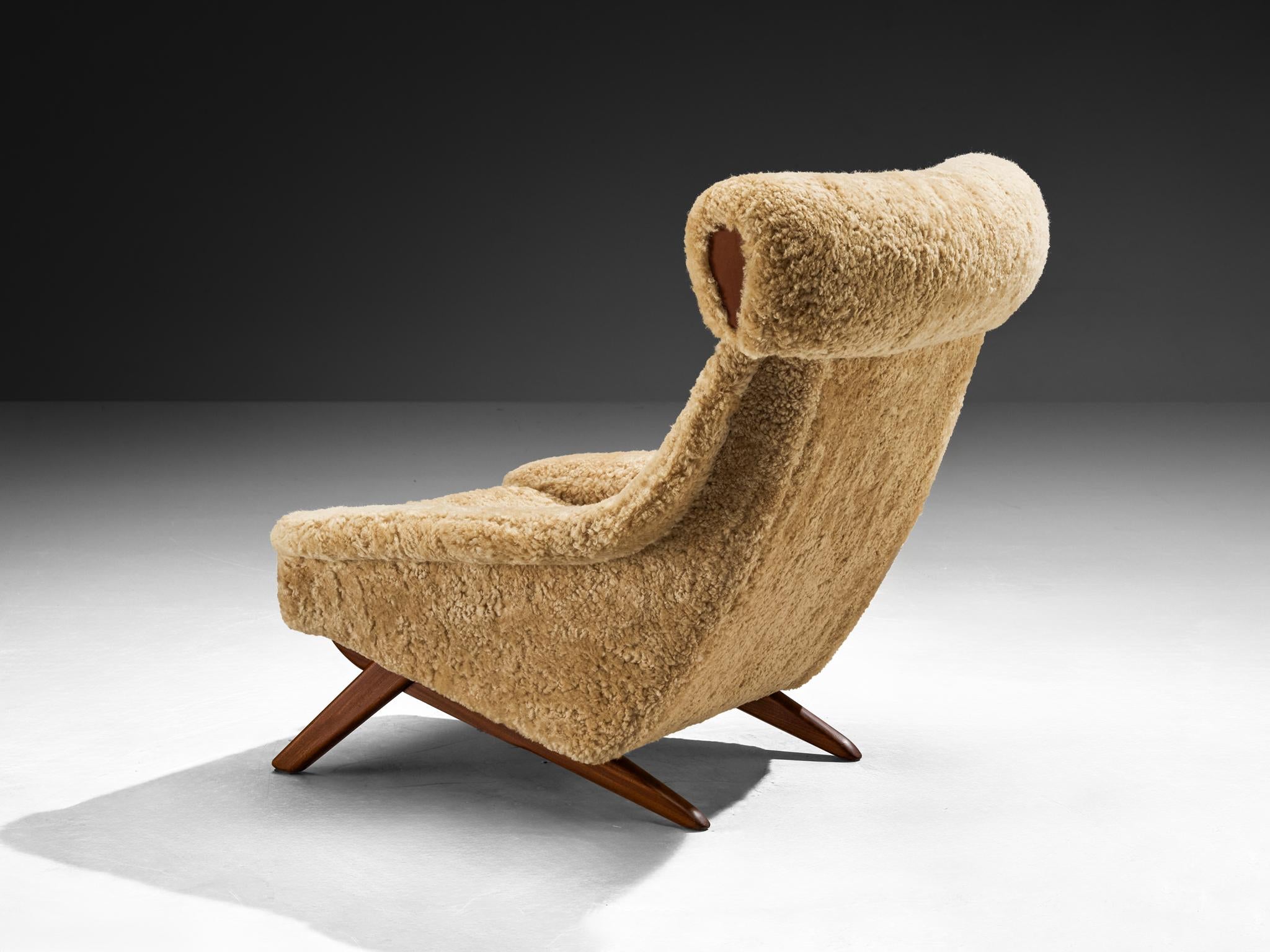 Illum Wikkelsø 'Ox' Easy Chair in Beige Sheepskin and Teak