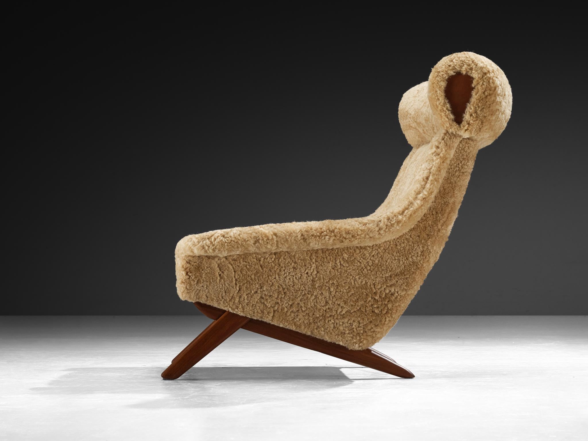 Illum Wikkelsø 'Ox' Easy Chair in Beige Sheepskin and Teak