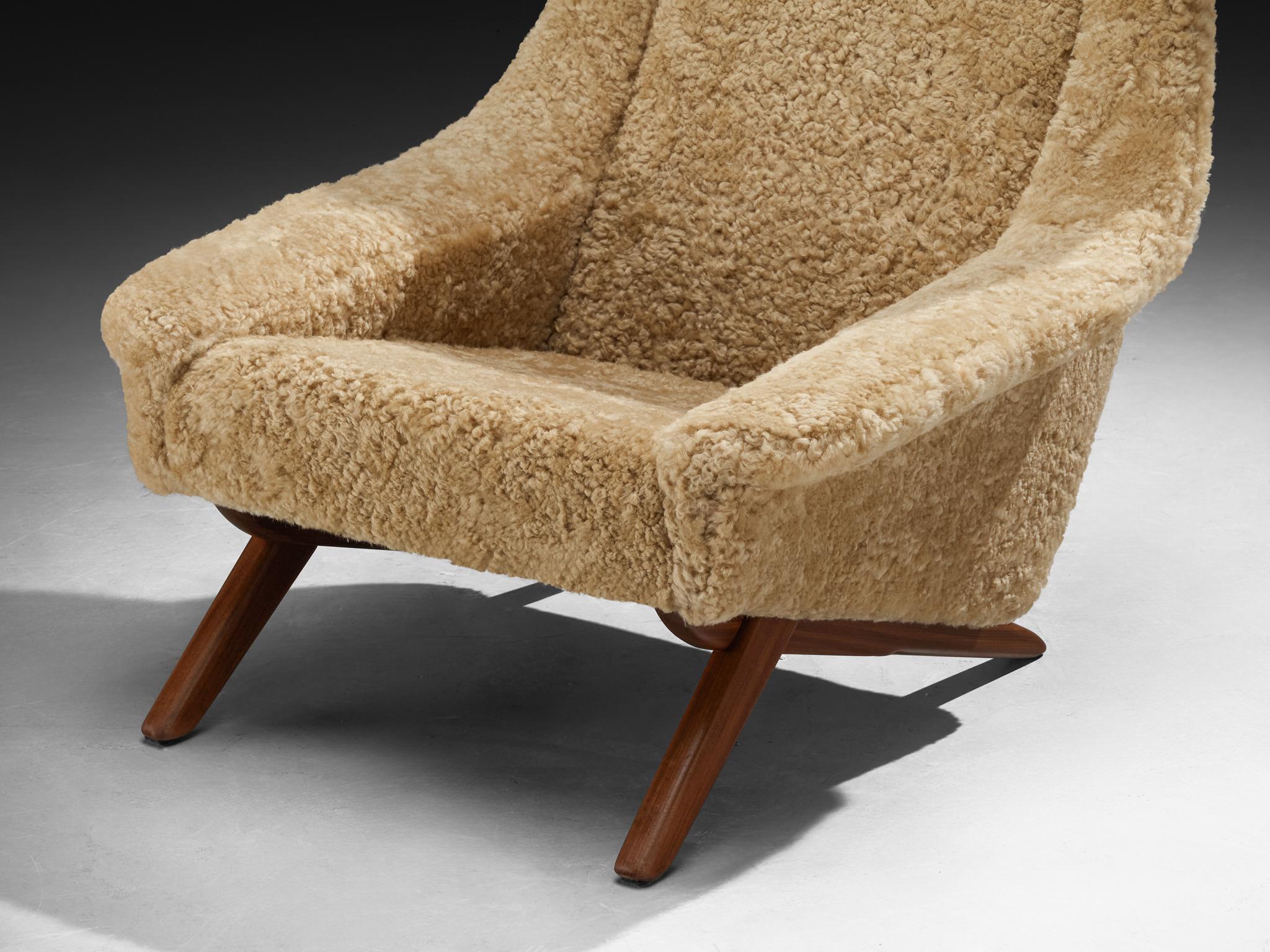 Illum Wikkelsø 'Ox' Easy Chair in Beige Sheepskin and Teak