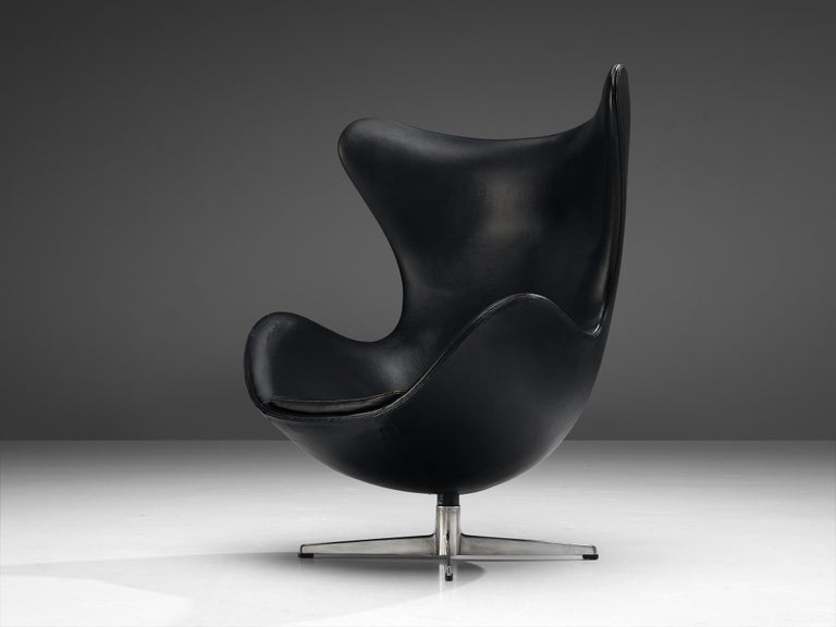 Arne Jacobsen for Fritz Hansen Early 'Egg' Lounge Chair in Black Leather