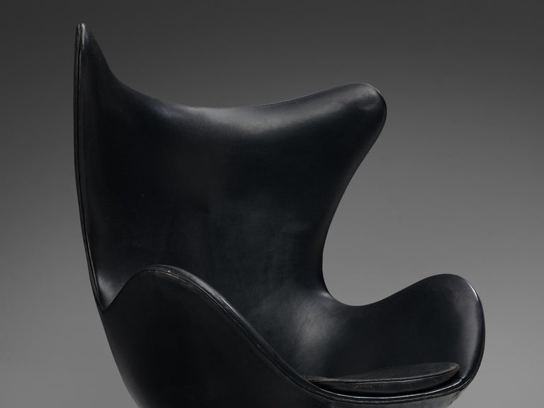 Arne Jacobsen for Fritz Hansen Early 'Egg' Lounge Chair in Black Leather