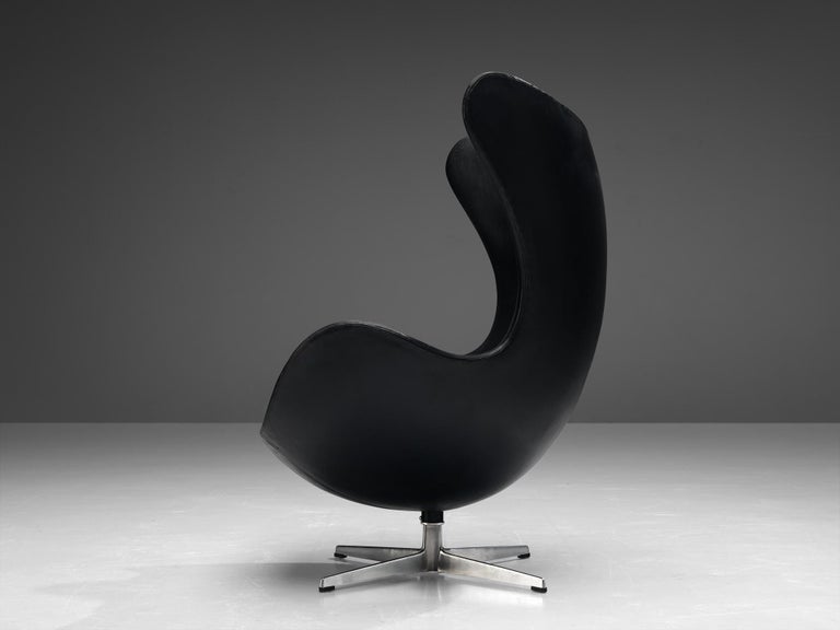 Arne Jacobsen for Fritz Hansen Early 'Egg' Lounge Chair in Black Leather