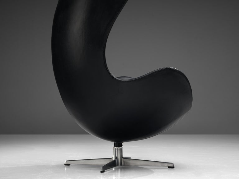 Arne Jacobsen for Fritz Hansen Early 'Egg' Lounge Chair in Black Leather