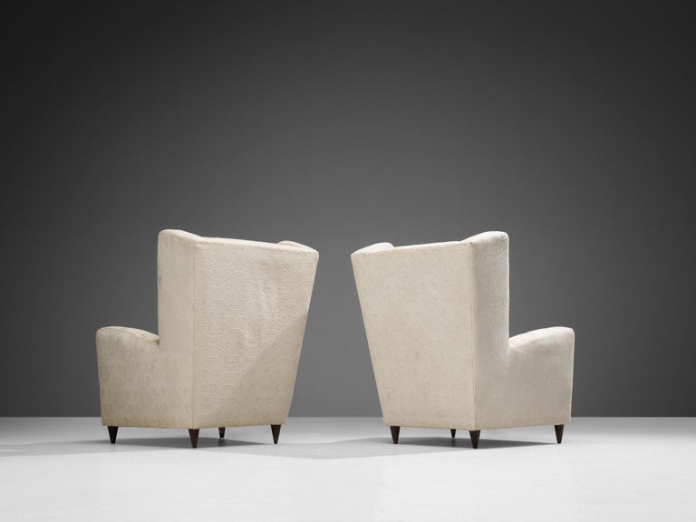 1950s Mid-Century Modern Italian Pair of Wingback Chairs in Off-White Upholstery