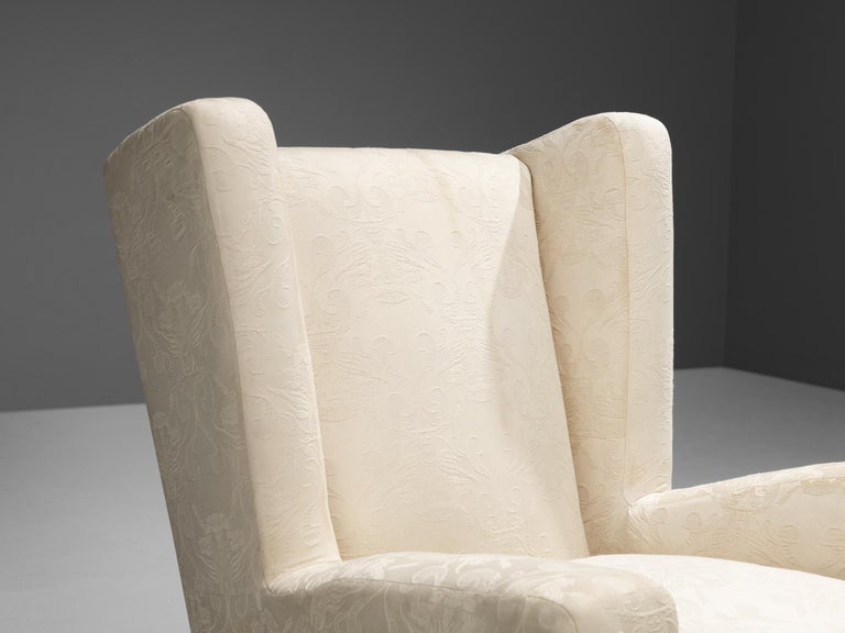 1950s Mid-Century Modern Italian Pair of Wingback Chairs in Off-White Upholstery