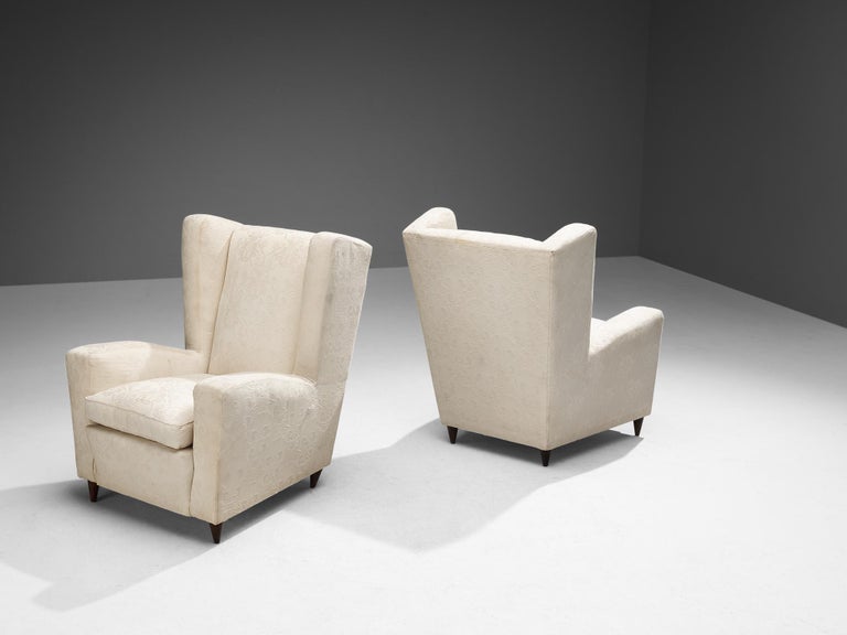 1950s Mid-Century Modern Italian Pair of Wingback Chairs in Off-White Upholstery