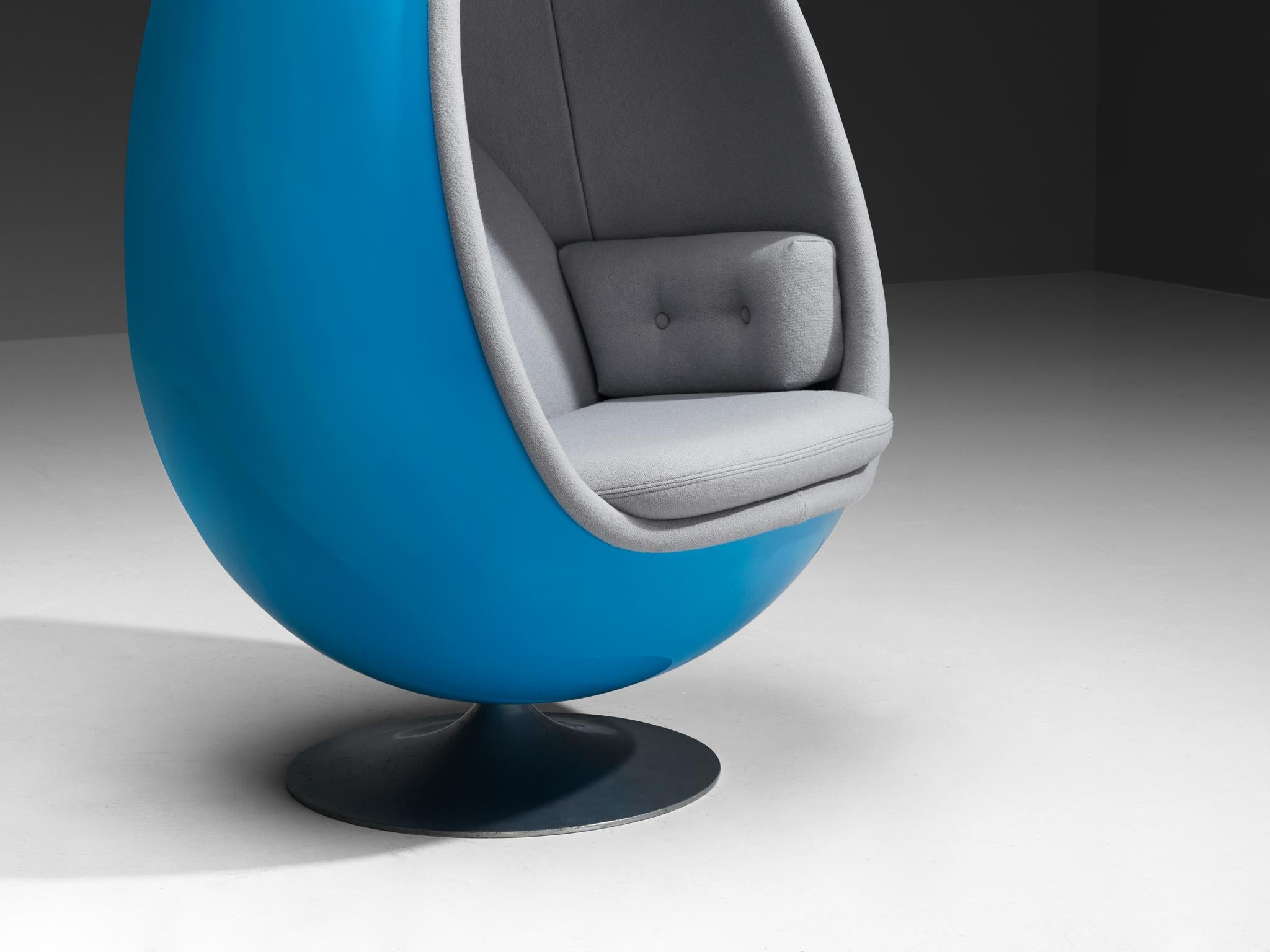 Thor Larsen for Torlan Staffanstorp 'Ovalia' Egg Chair in Blue Fiberglass