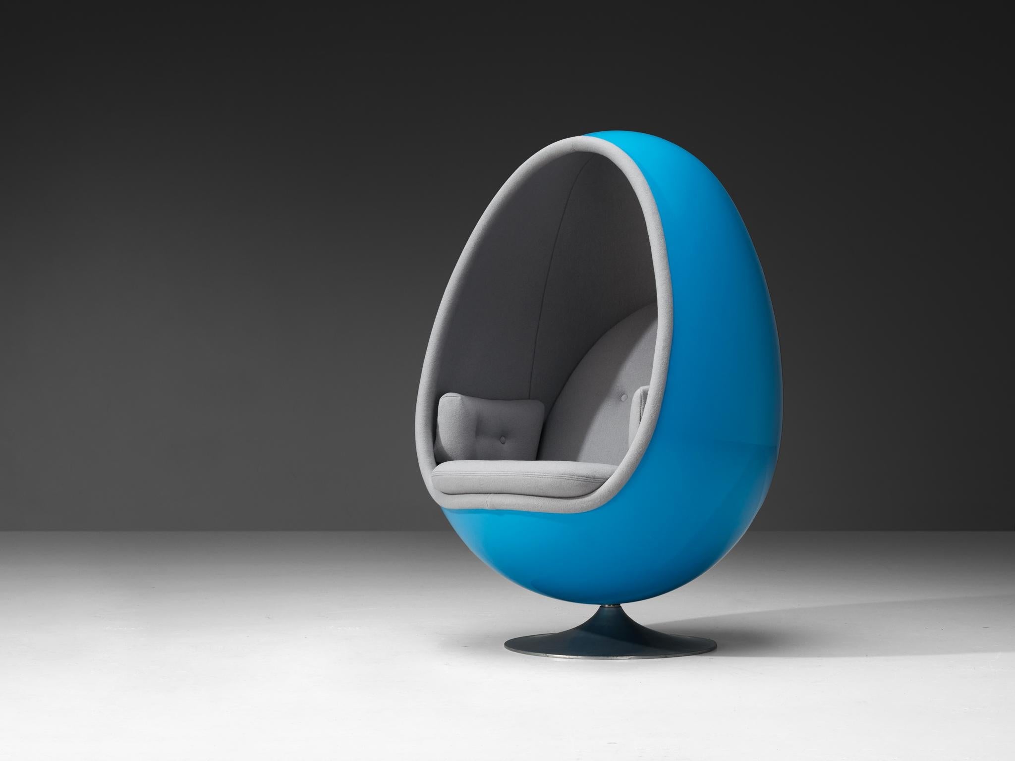 Thor Larsen for Torlan Staffanstorp 'Ovalia' Egg Chair in Blue Fiberglass