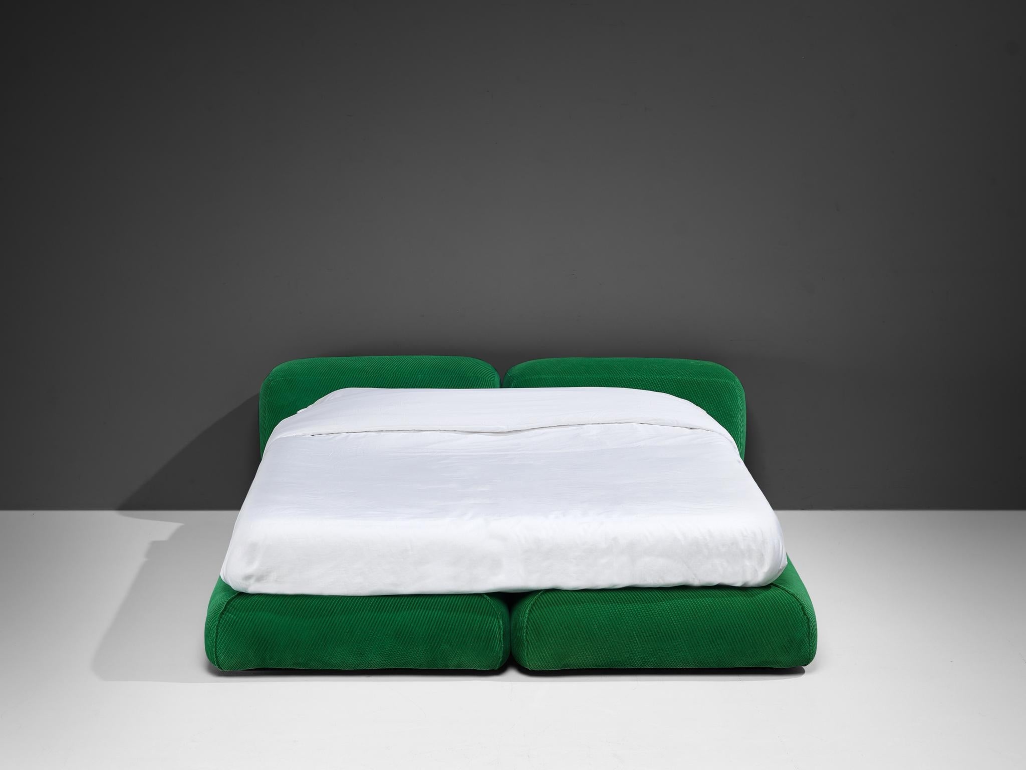 Rare Mario Bellini for Cassina 'Le Mura' Double Bed in Green Upholstery