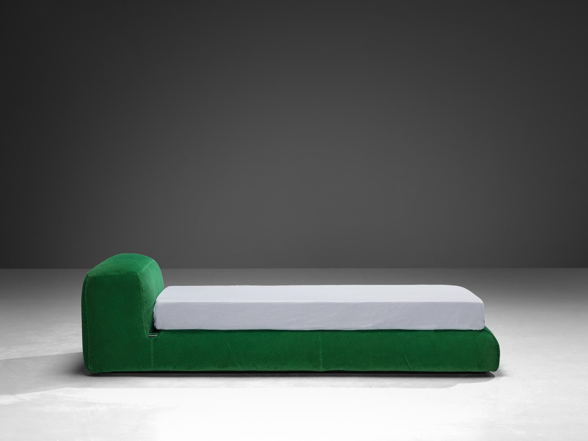 Rare Mario Bellini for Cassina 'Le Mura' Double Bed in Green Upholstery