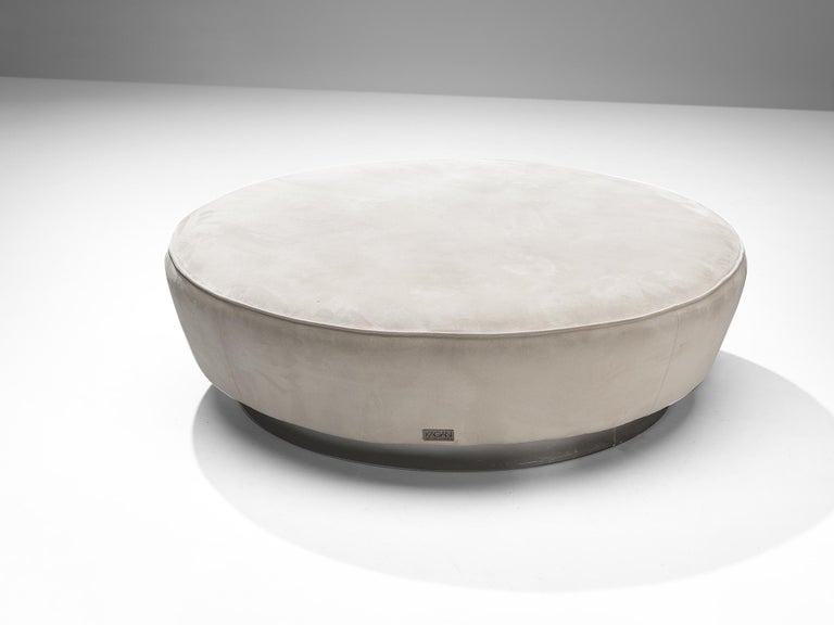 Iconic Vladimir Kagan ‘Serpentine’ Ottoman in Off-White Upholstery