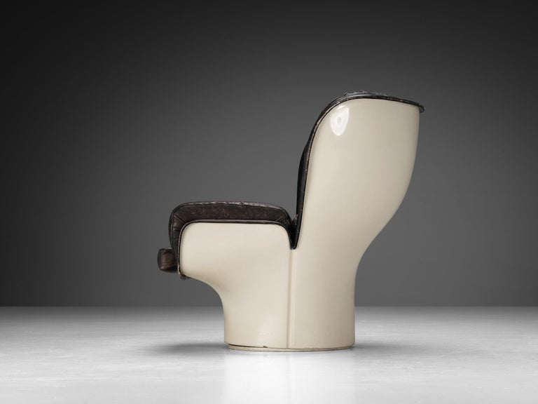 Joe Colombo for Comfort Lounge Chair 'Elda' in Black Leather and Fiberglass