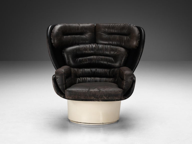 Joe Colombo for Comfort Lounge Chair 'Elda' in Black Leather and Fiberglass