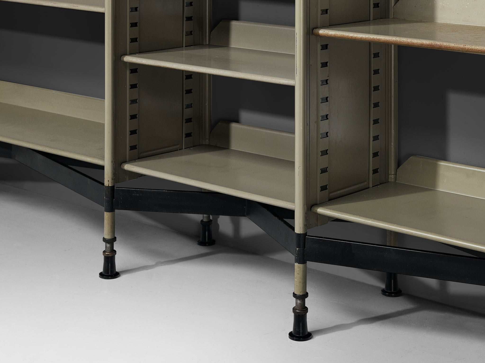 Studio BBPR for Olivetti 'Spazio' Large Shelving System in Grey Steel