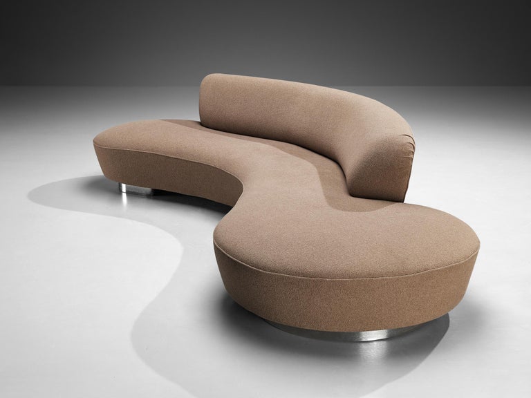 Iconic Vladimir Kagan ‘Serpentine’ Sofa in Beige Upholstery