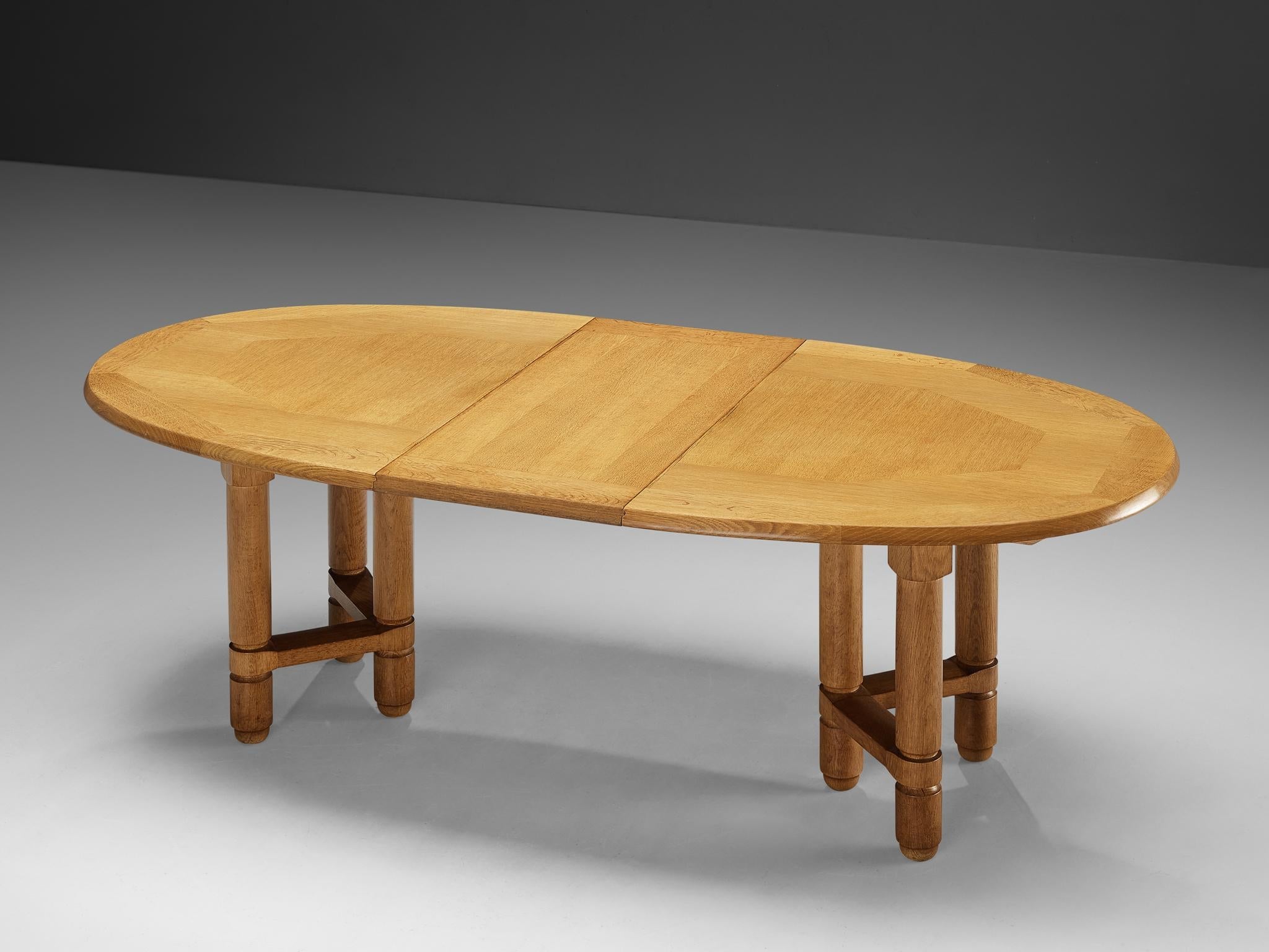 Guillerme & Chambron Extendable 'Elmyre' Dining Table in Solid Oak