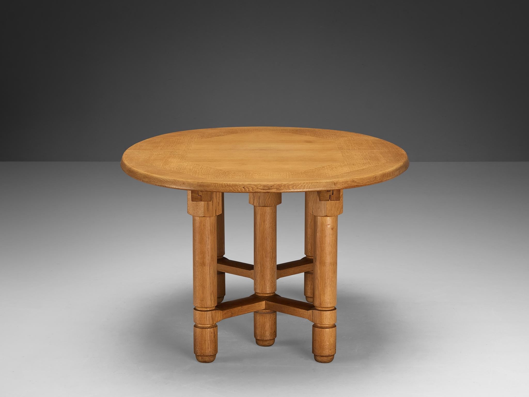 Guillerme & Chambron Extendable 'Elmyre' Dining Table in Solid Oak