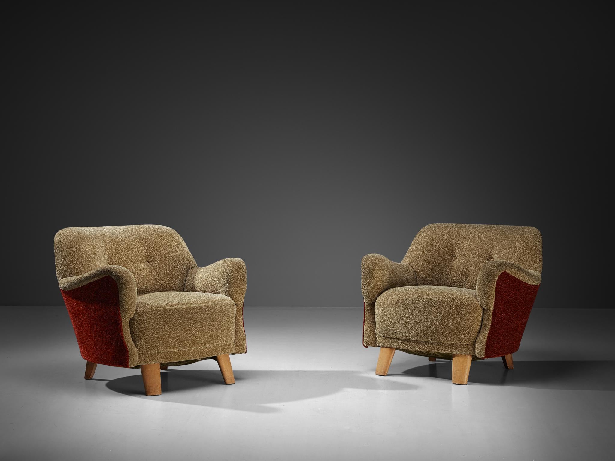 Scandinavian Modern Pair of Lounge Chairs in Beige Red Fabric & Blonde Wood