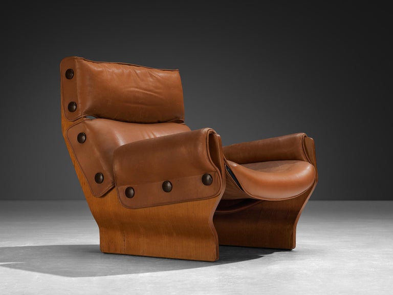 Osvaldo Borsani for Tecno 'Canada' Lounge Chair in Leather