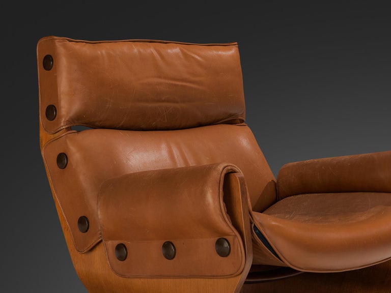 Osvaldo Borsani for Tecno 'Canada' Lounge Chair in Leather