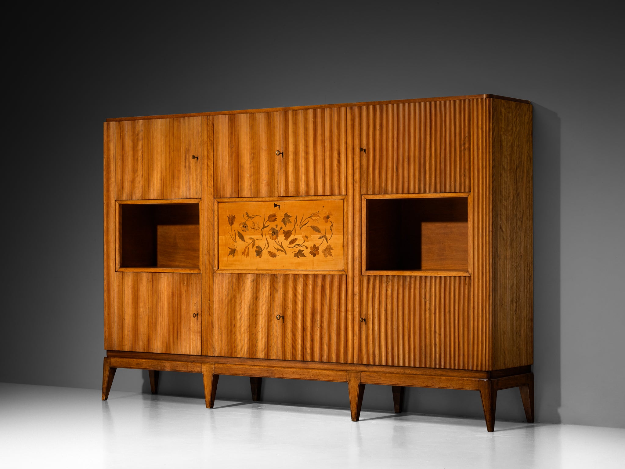 1950s Italian Mid-Century Modern Sideboard with Grissinato Carvings