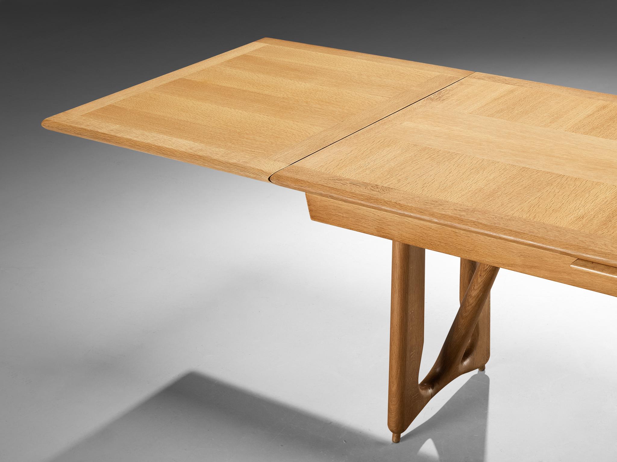 Guillerme & Chambron Extendable 'L'Italienne' Dining Table in Solid Oak