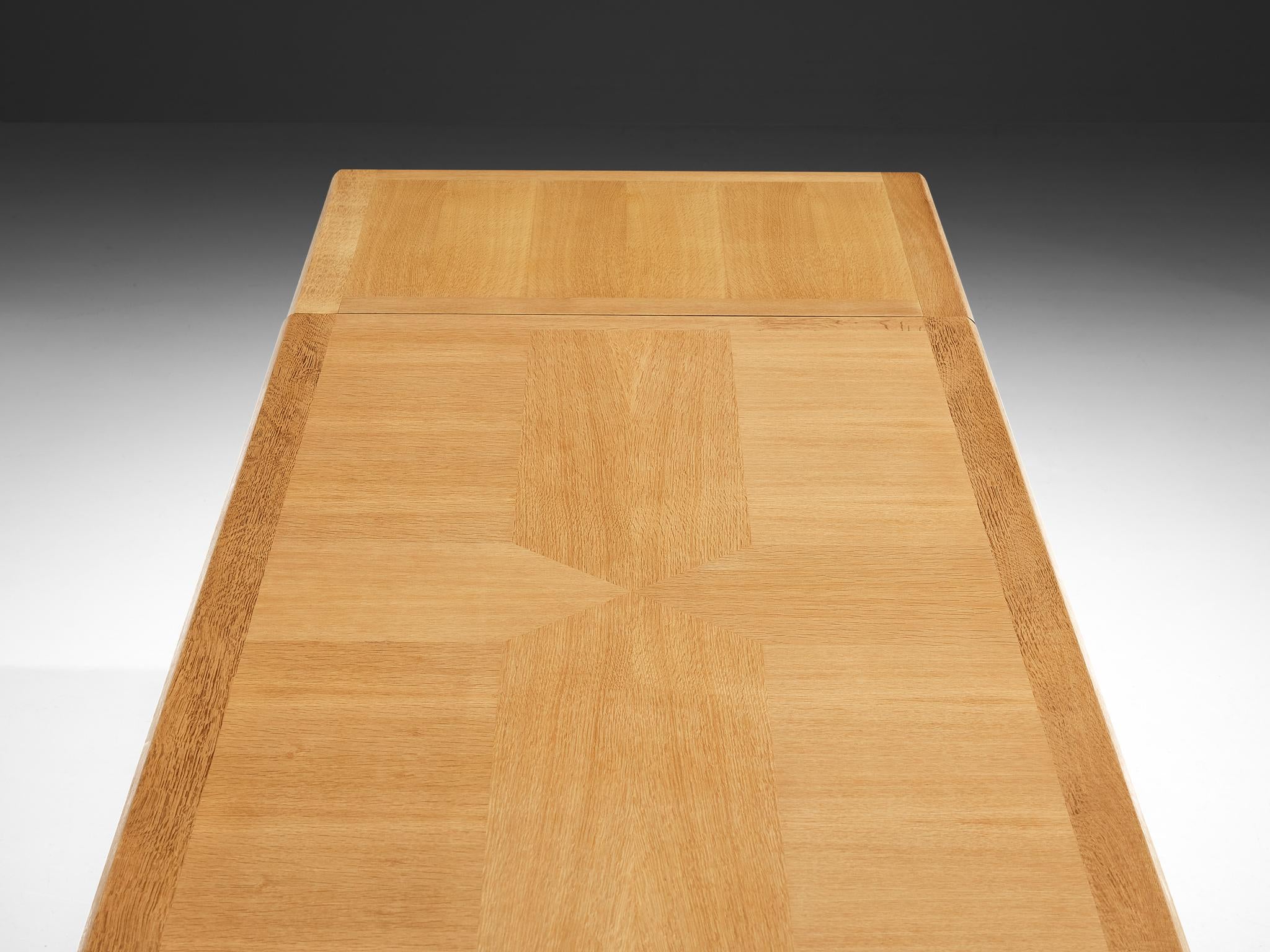 Guillerme & Chambron Extendable 'L'Italienne' Dining Table in Solid Oak