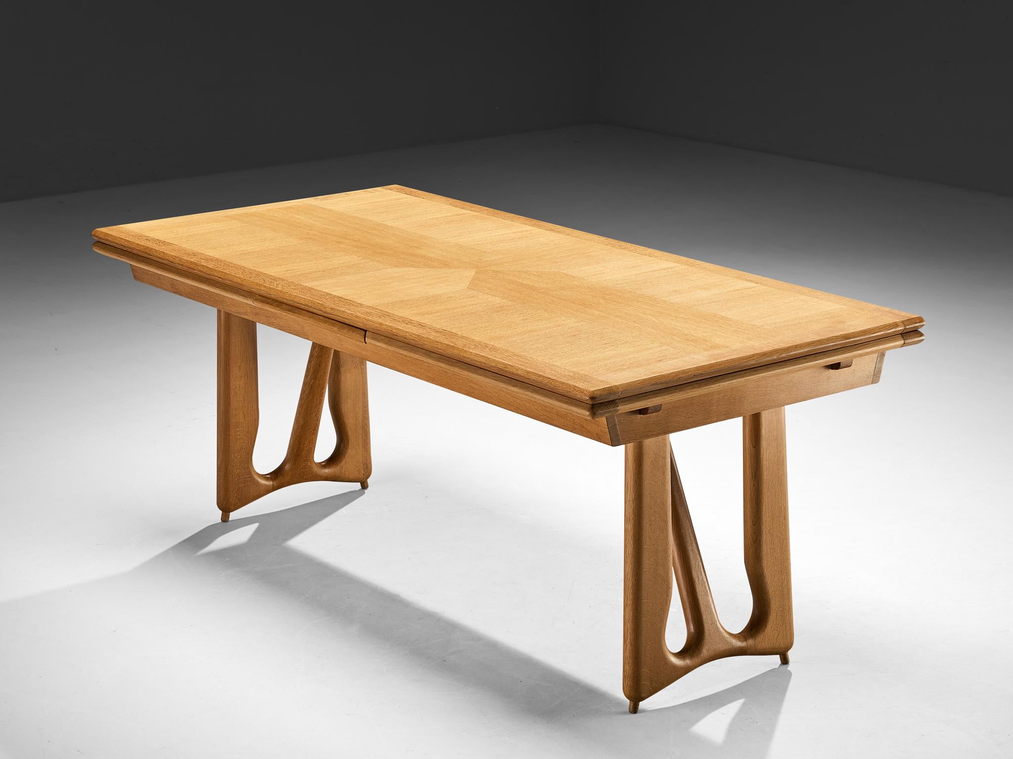 Guillerme & Chambron Extendable 'L'Italienne' Dining Table in Solid Oak