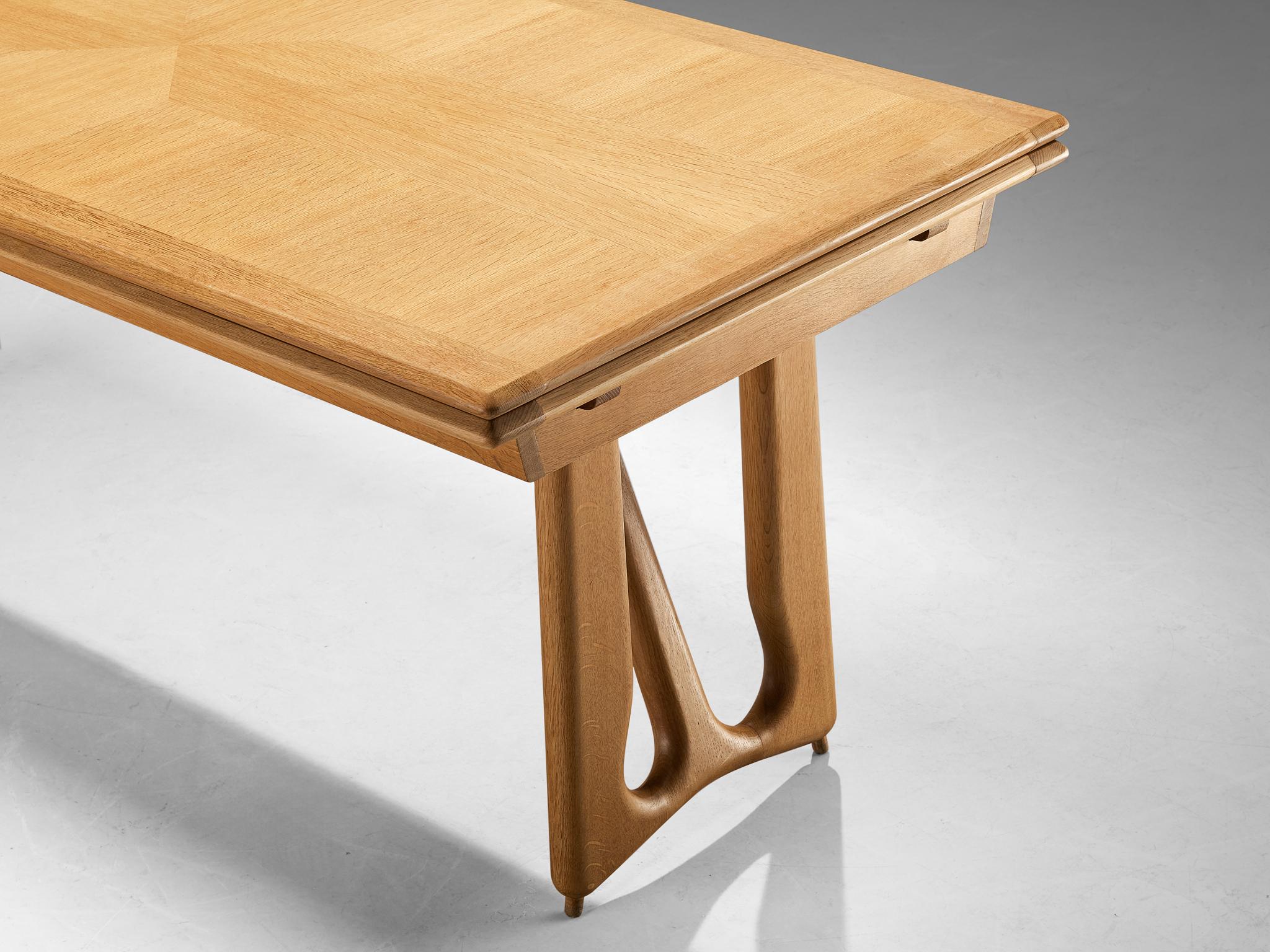 Guillerme & Chambron Extendable 'L'Italienne' Dining Table in Solid Oak