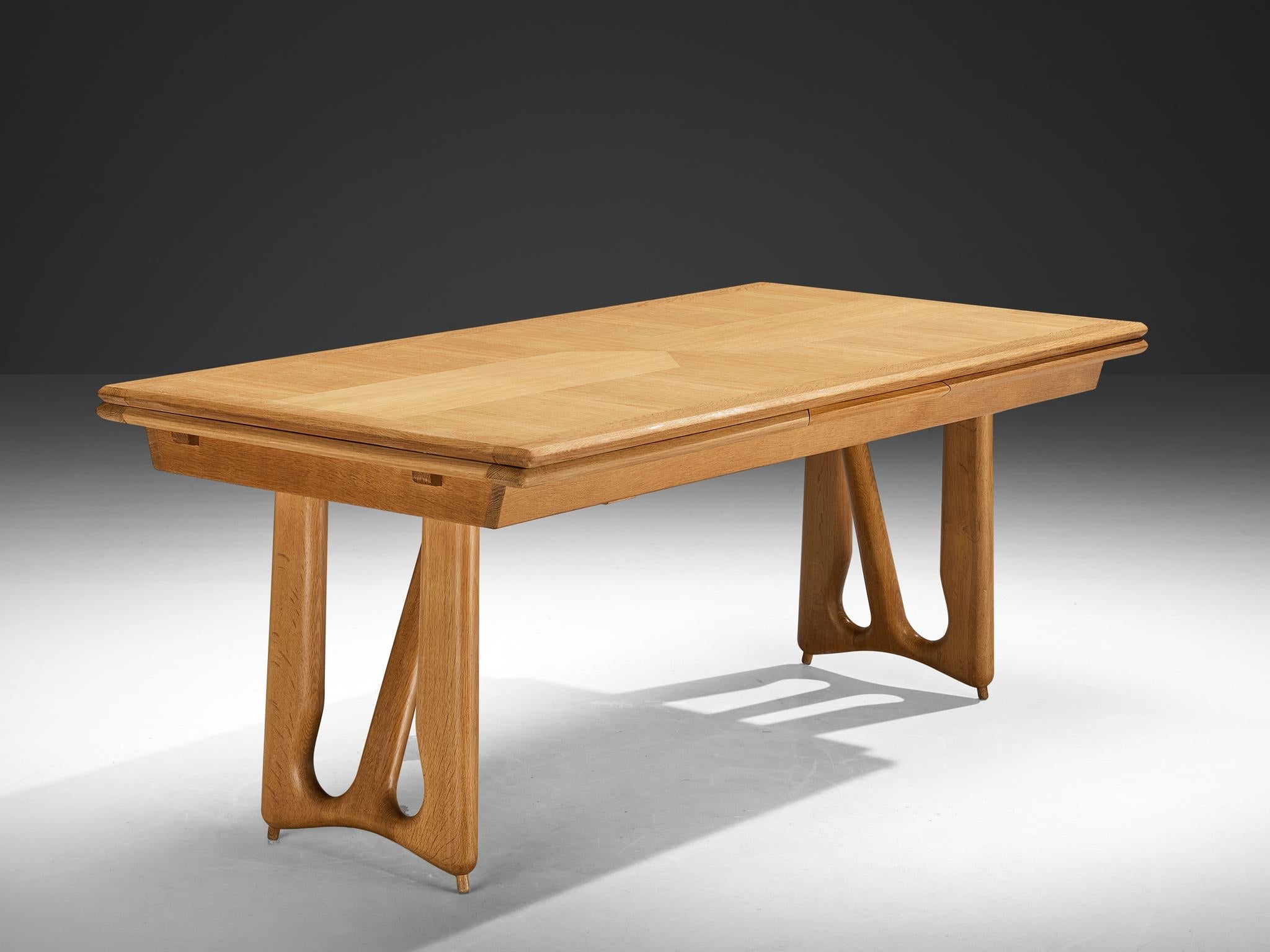 Guillerme & Chambron Extendable 'L'Italienne' Dining Table in Solid Oak