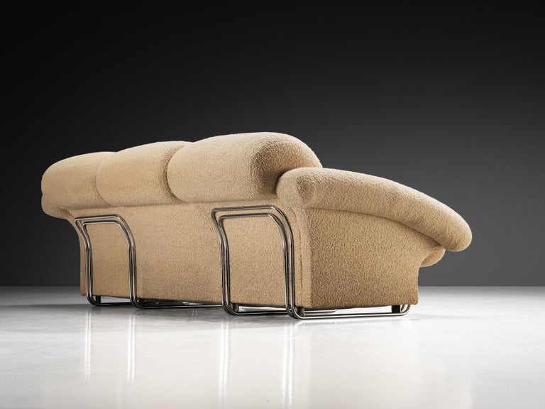 Post-Modern Italian Sofa in Chromed Metal and Beige Fabric