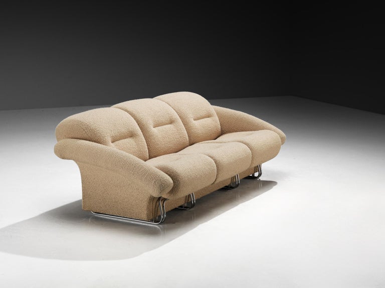 Post-Modern Italian Sofa in Chromed Metal and Beige Fabric