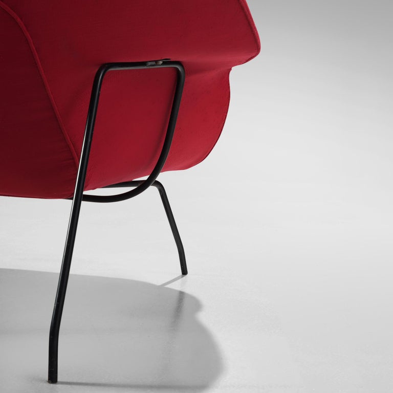 Eero Saarinen ‘Womb’ Lounge Chair in Red and Black Upholstery