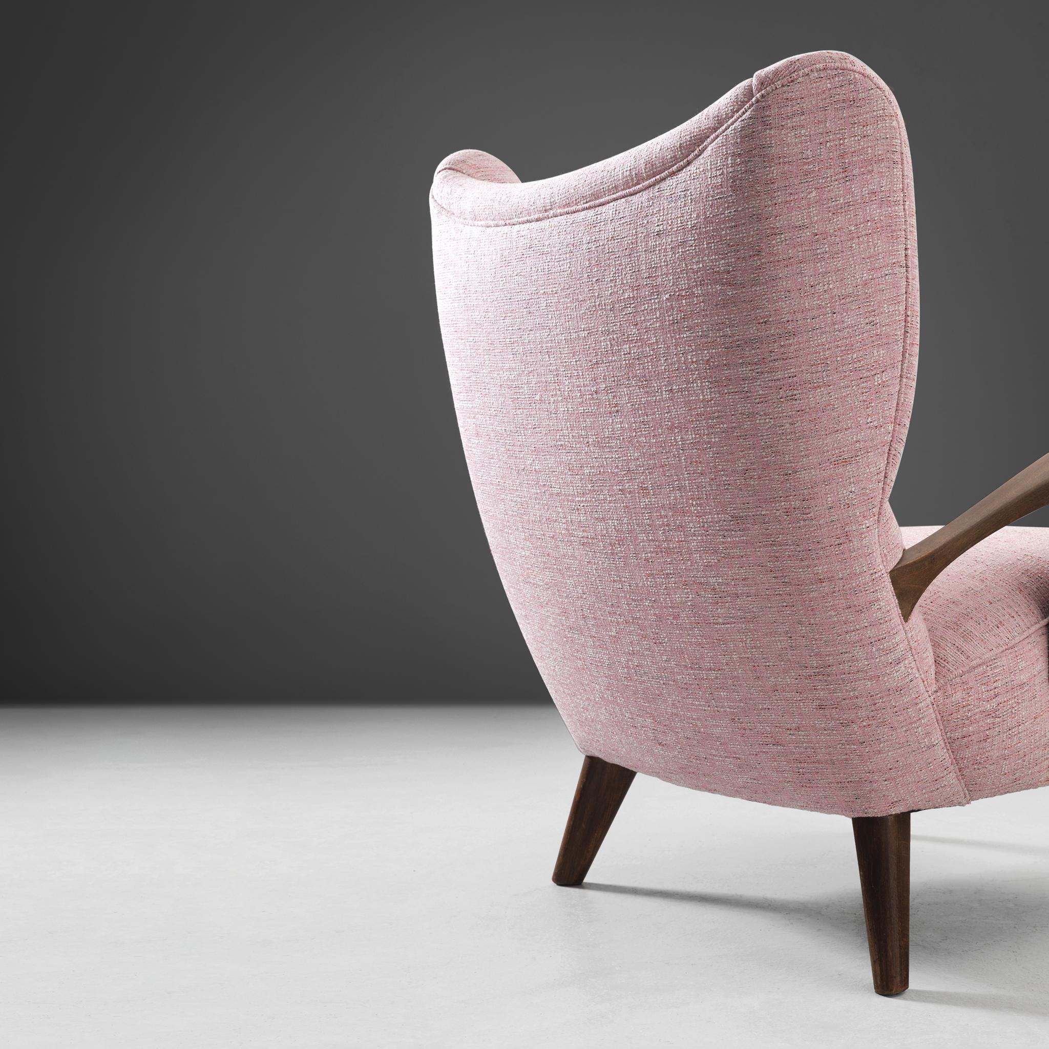 Powder pink online chair