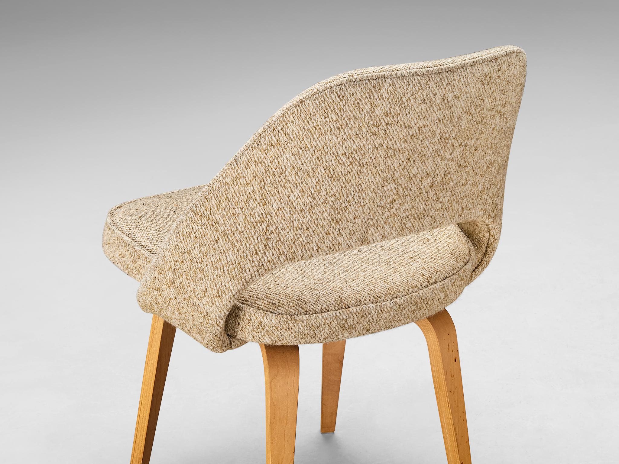 Eero Saarinen for Knoll 'Executive' Chair in Beige Creme Fabric and Oak