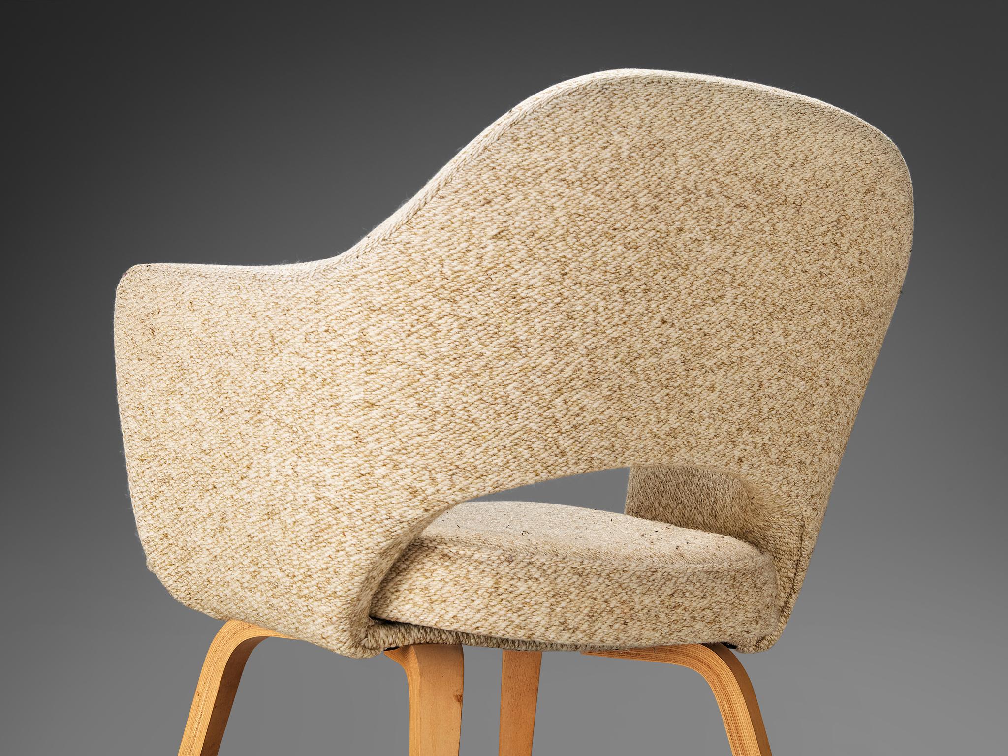 Eero Saarinen for Knoll 'Executive' Armchair in Beige Creme Fabric and Oak